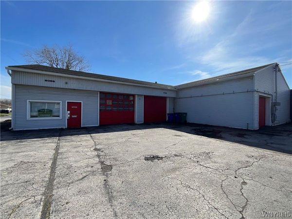 2085 Clinton Street, Buffalo, NY 14206