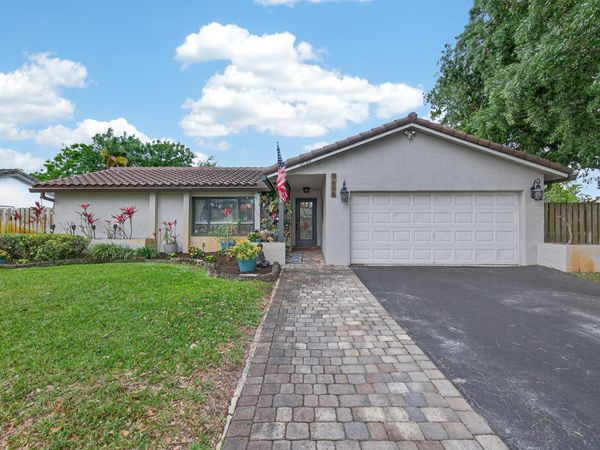 9696 NW 28th Place, Coral Springs, FL 33065