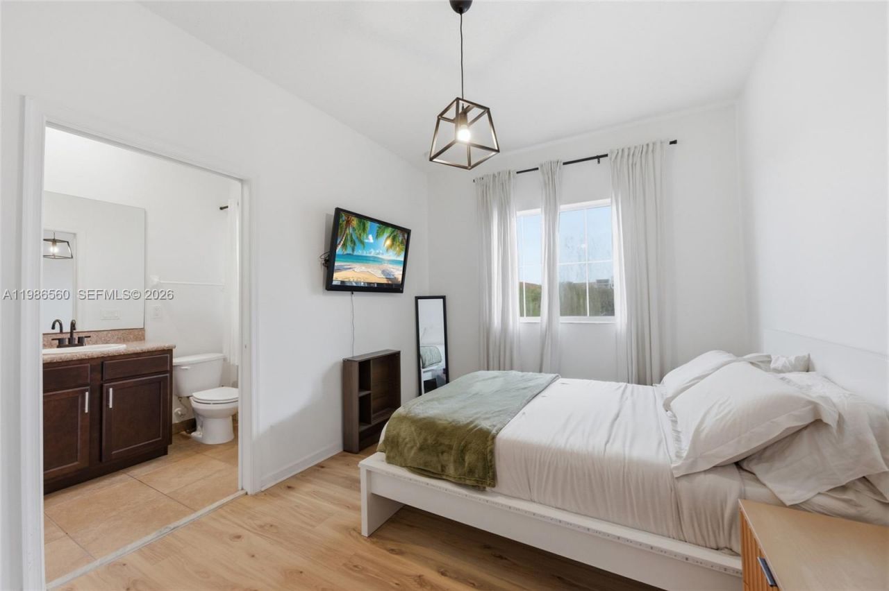 5918 Woodlands Blvd, Tamarac, FL 33319 Photo