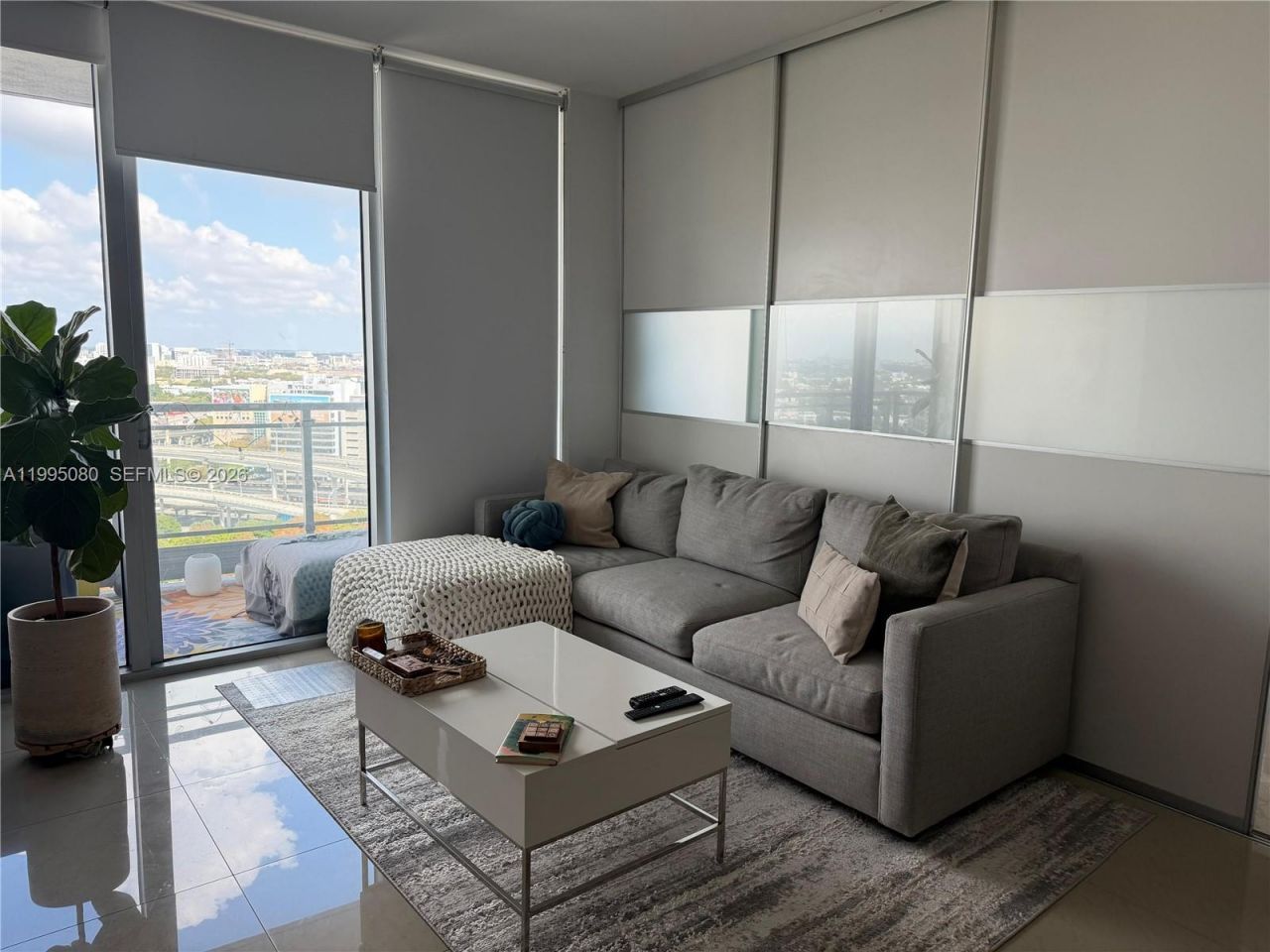 90 SW 3rd St , Unit 2112, Miami, FL 33130 Photo