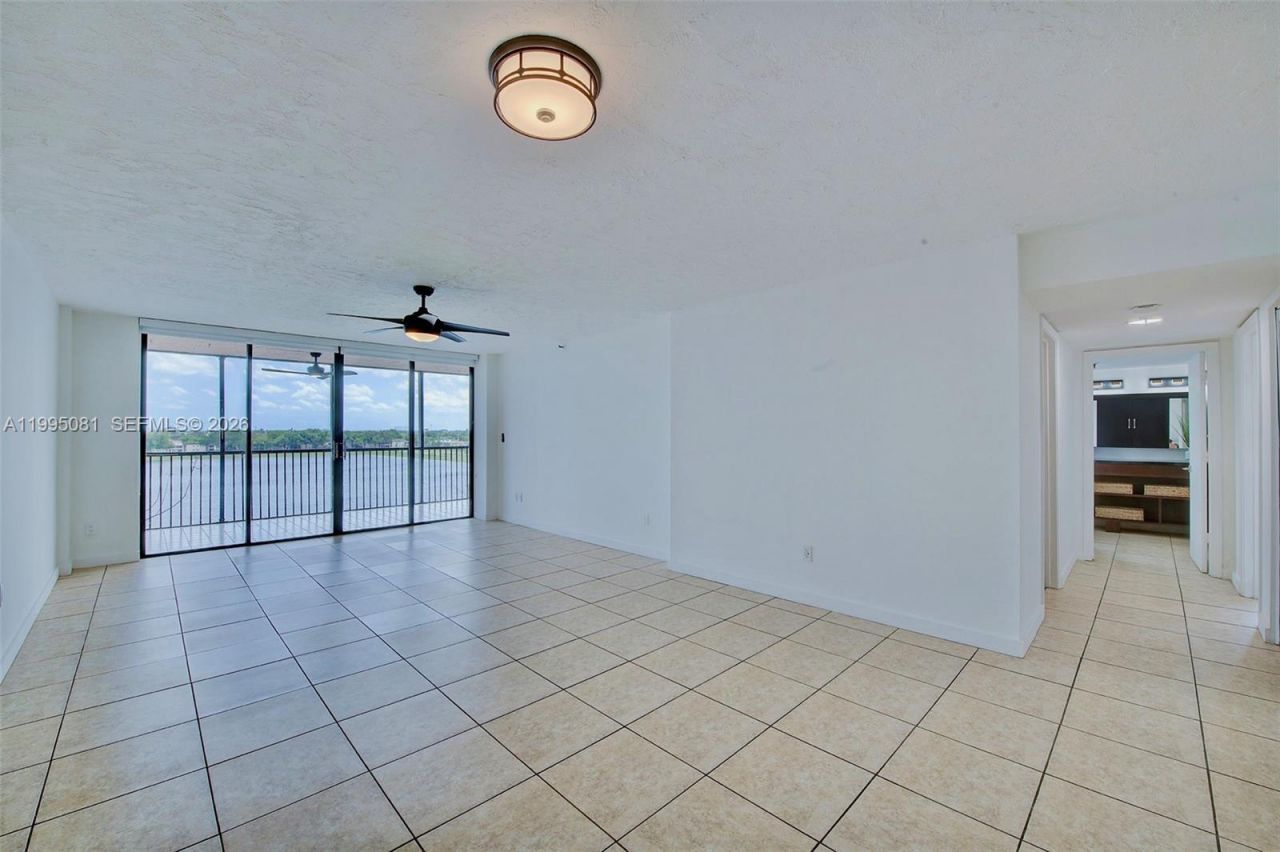 20850 San Simeon Way , Unit 506-5, Miami, FL 33179 Photo