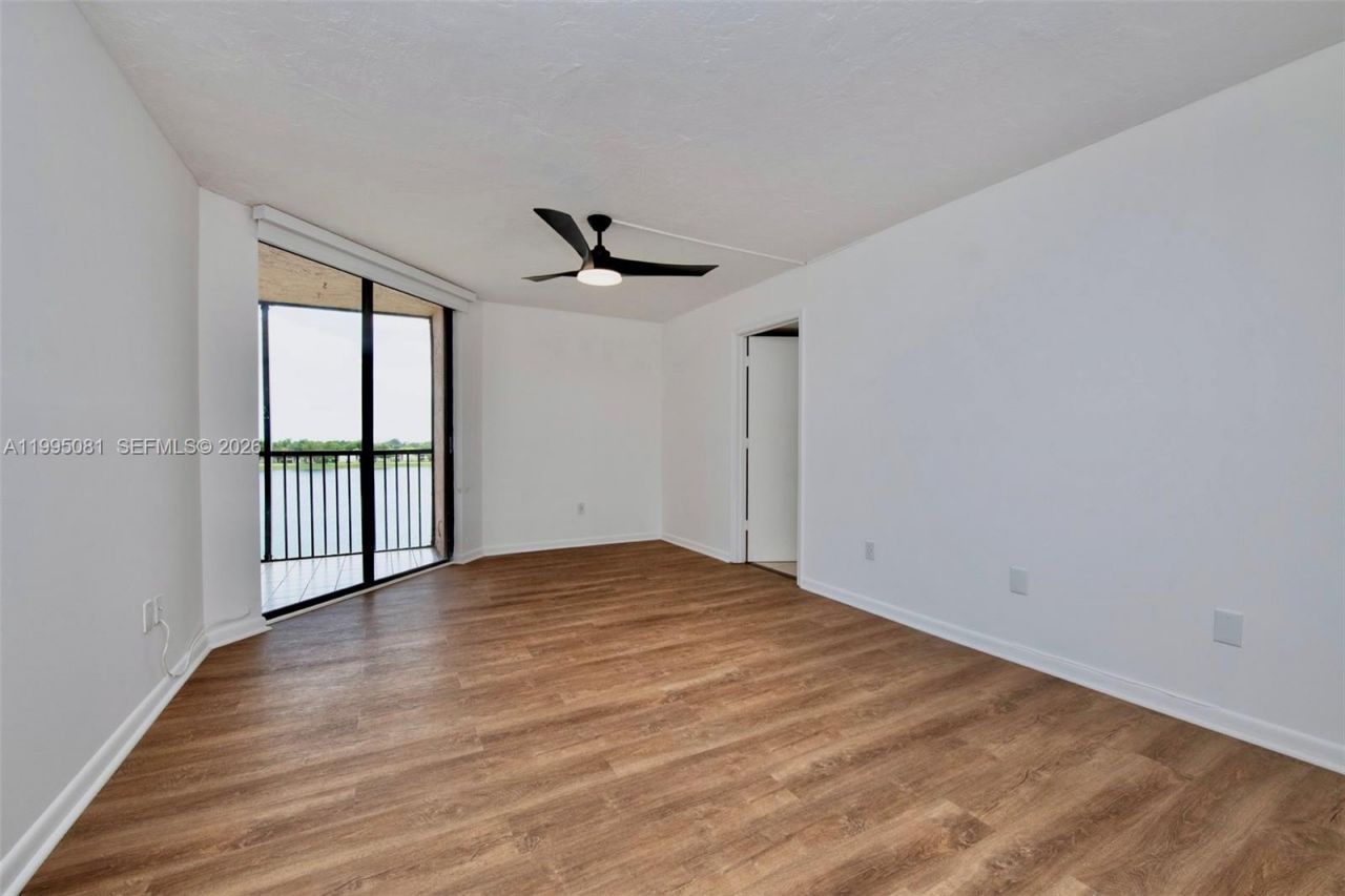 20850 San Simeon Way , Unit 506-5, Miami, FL 33179 Photo