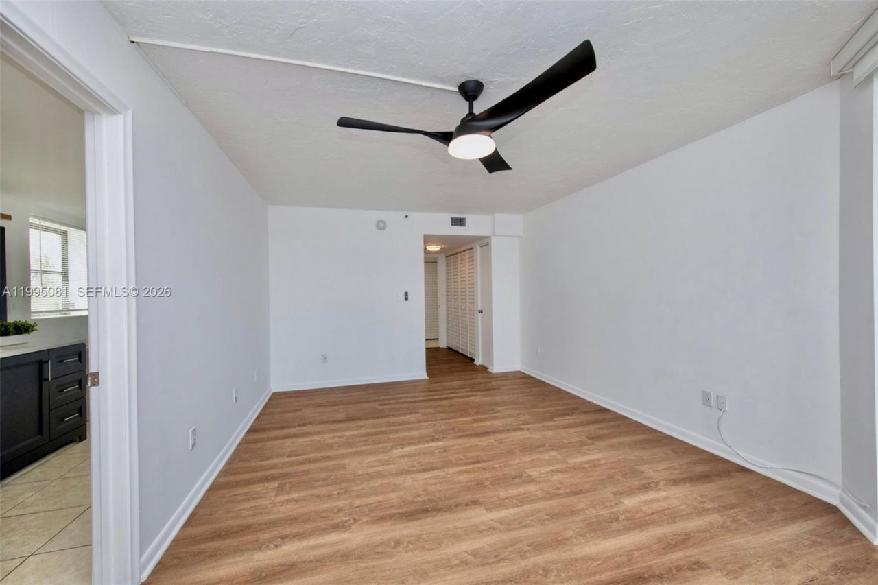 20850 San Simeon Way , Unit 506-5, Miami, FL 33179 Photo