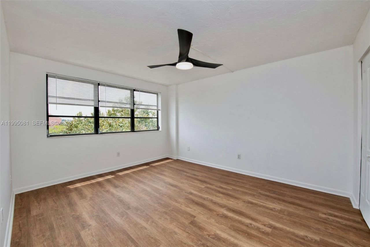 20850 San Simeon Way , Unit 506-5, Miami, FL 33179 Photo