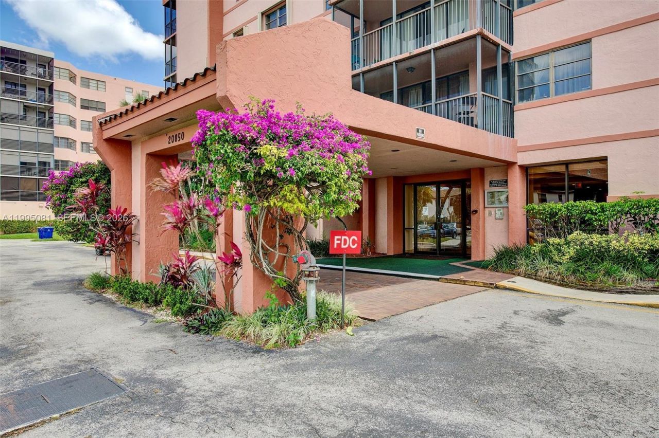 20850 San Simeon Way , Unit 506-5, Miami, FL 33179 Photo