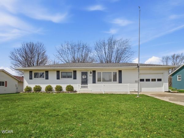 815 N Blackhoof Street, Wapakoneta, OH 45895