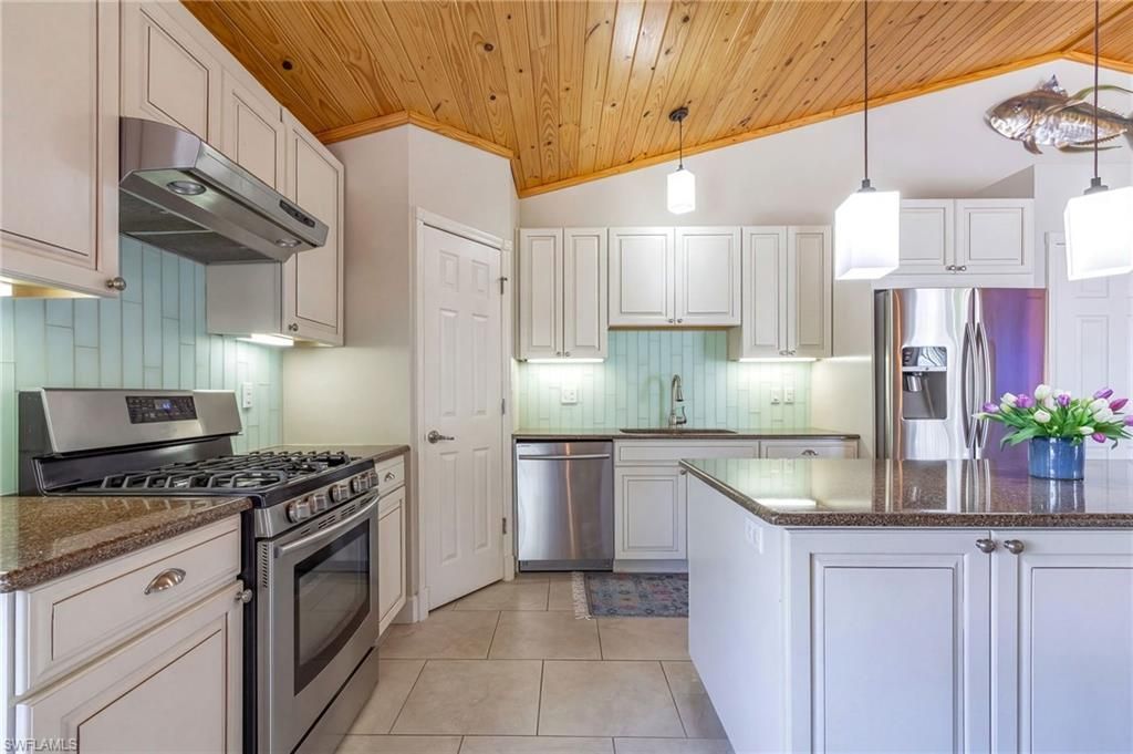 7655 Myrsine Cir, Bokeelia, FL 33922 Photo