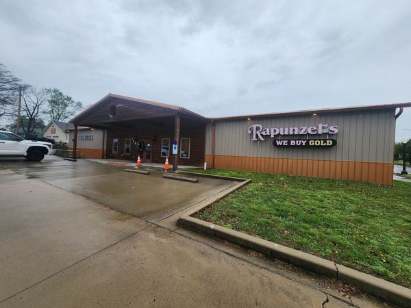 109 W Poplar Street , Harrisburg, IL 62946