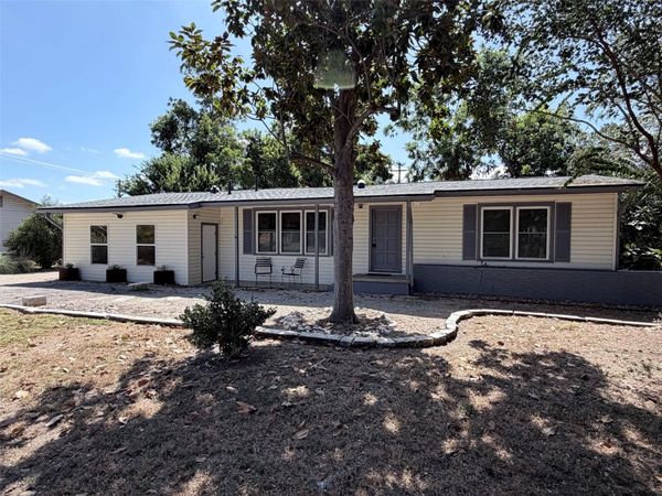 605 W 11th ST, Elgin, TX 78621