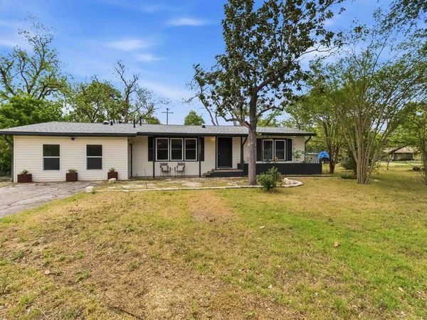 605 W 11th ST, Elgin, TX 78621