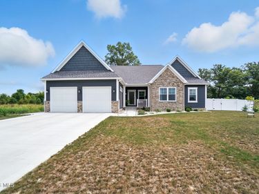 3823 Bearcat Way , Findlay, OH 45840