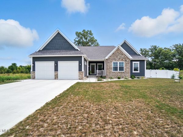 3823 Bearcat Way, Findlay, OH 45840