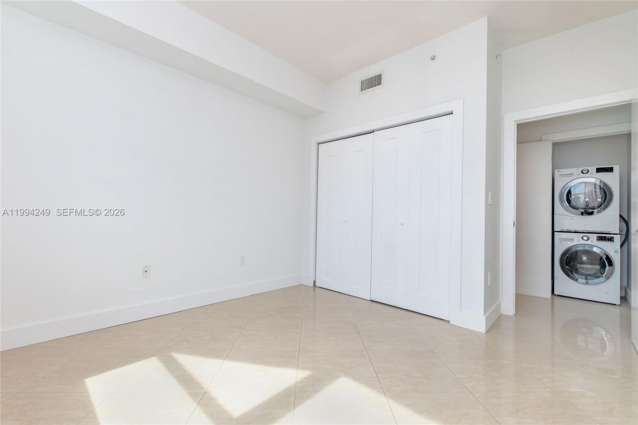 31 SE 5th St, Unit 3914, Miami, FL 33131 Photo