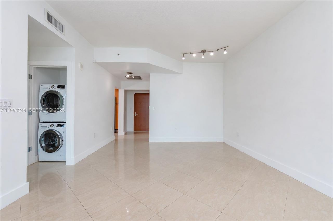 31 SE 5th St, Unit 3914, Miami, FL 33131 Photo