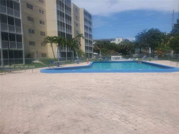 319 NE 14th Ave, Unit 207, Hallandale Beach, FL 33009