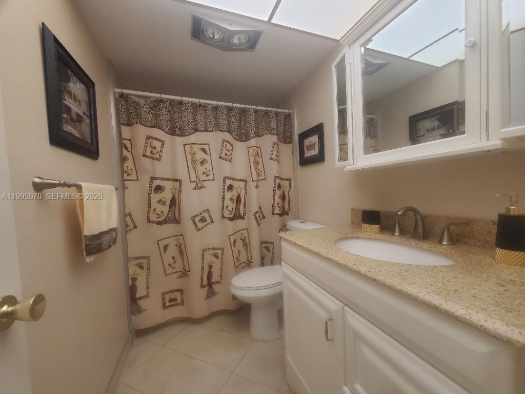 319 NE 14th Ave, Unit 207, Hallandale Beach, FL 33009 Photo