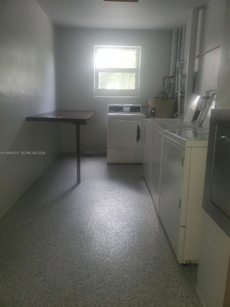 319 NE 14th Ave, Unit 207, Hallandale Beach, FL 33009 Photo