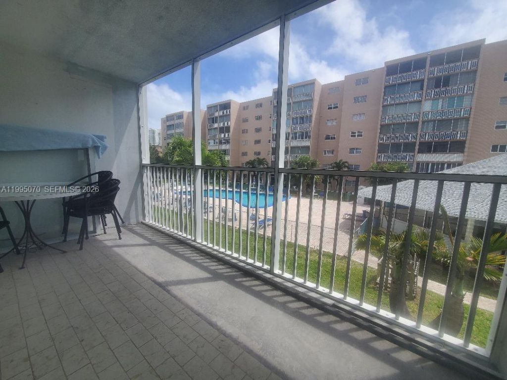 319 NE 14th Ave, Unit 207, Hallandale Beach, FL 33009 Photo