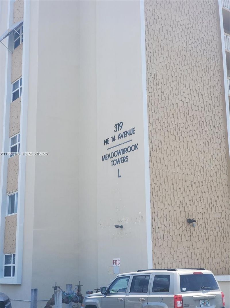 319 NE 14th Ave, Unit 207, Hallandale Beach, FL 33009 Photo