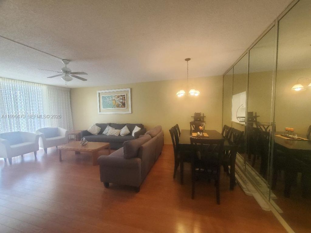 319 NE 14th Ave, Unit 207, Hallandale Beach, FL 33009 Photo