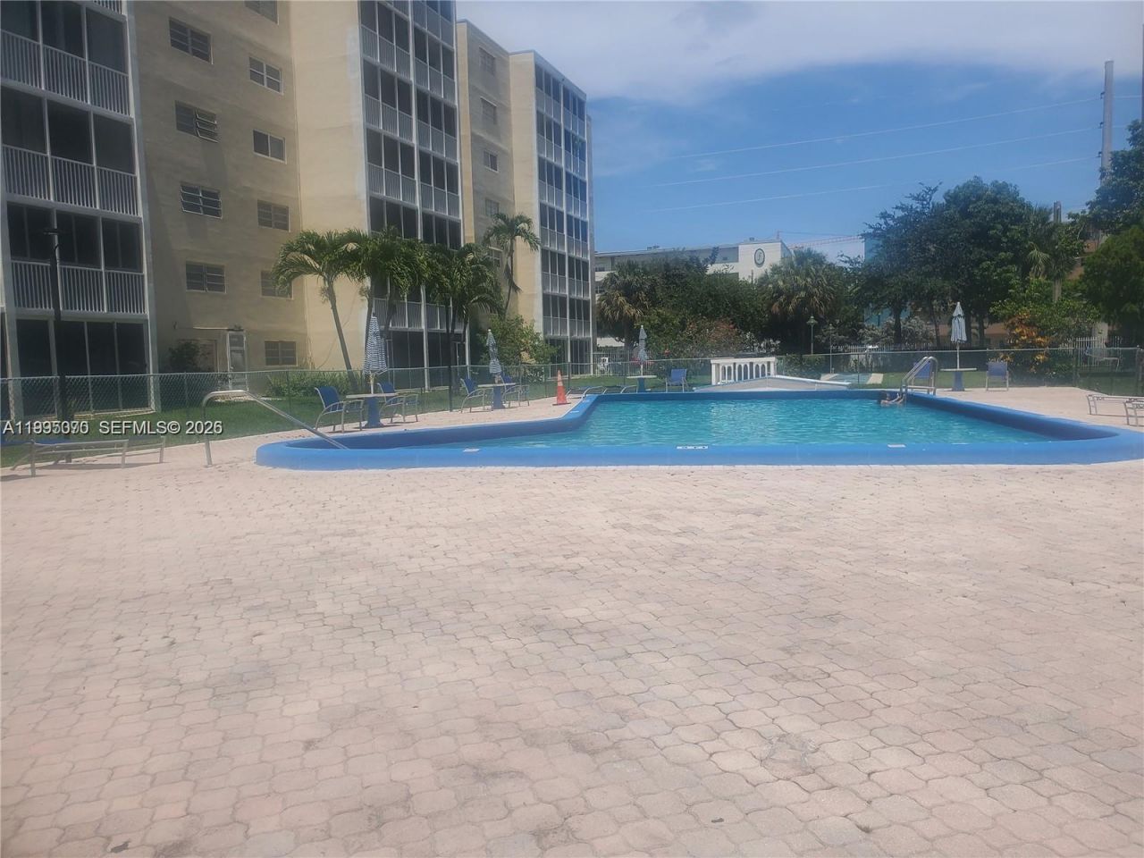 319 NE 14th Ave, Unit 207, Hallandale Beach, FL 33009 Photo