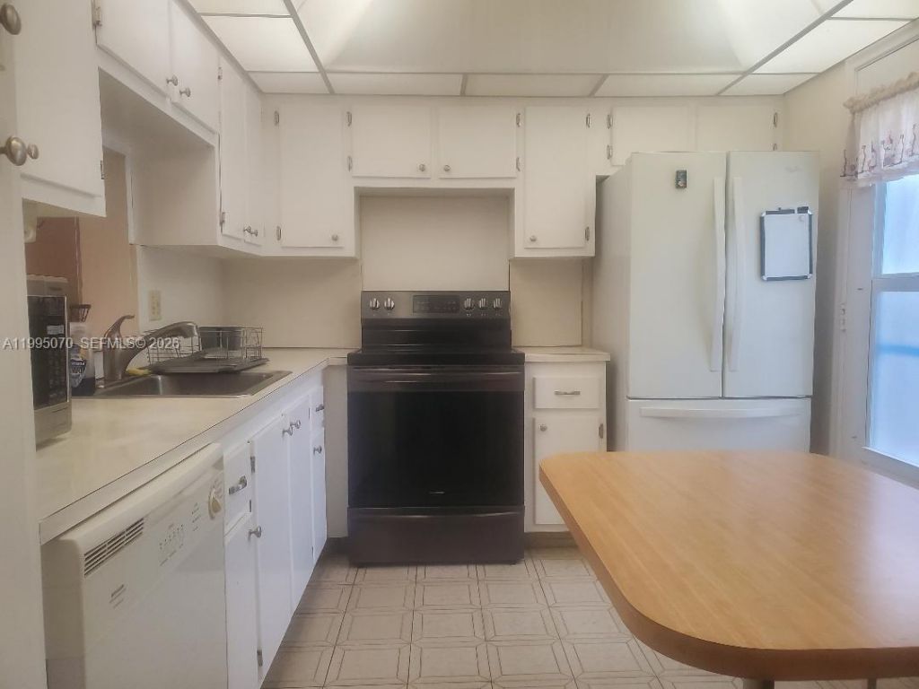 319 NE 14th Ave, Unit 207, Hallandale Beach, FL 33009 Photo