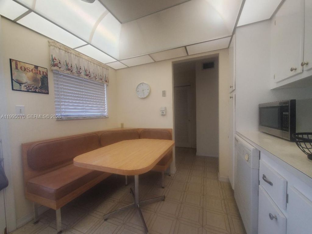 319 NE 14th Ave, Unit 207, Hallandale Beach, FL 33009 Photo
