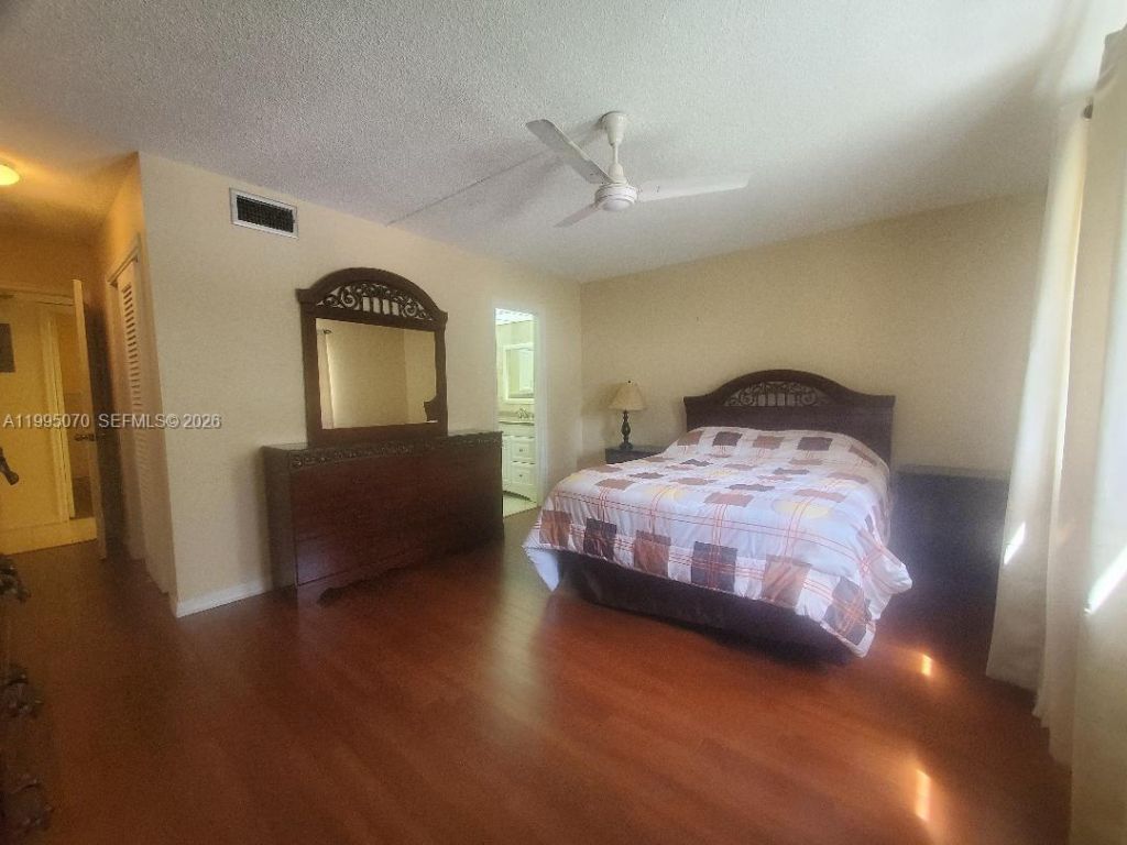 319 NE 14th Ave, Unit 207, Hallandale Beach, FL 33009 Photo