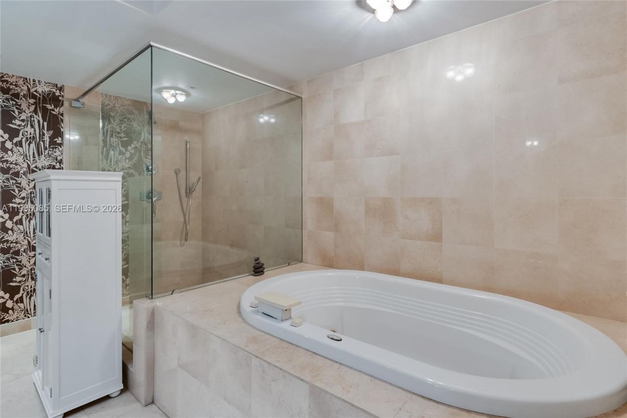 17201 Collins Ave, Unit 2804, Sunny Isles Beach, FL 33160 Photo