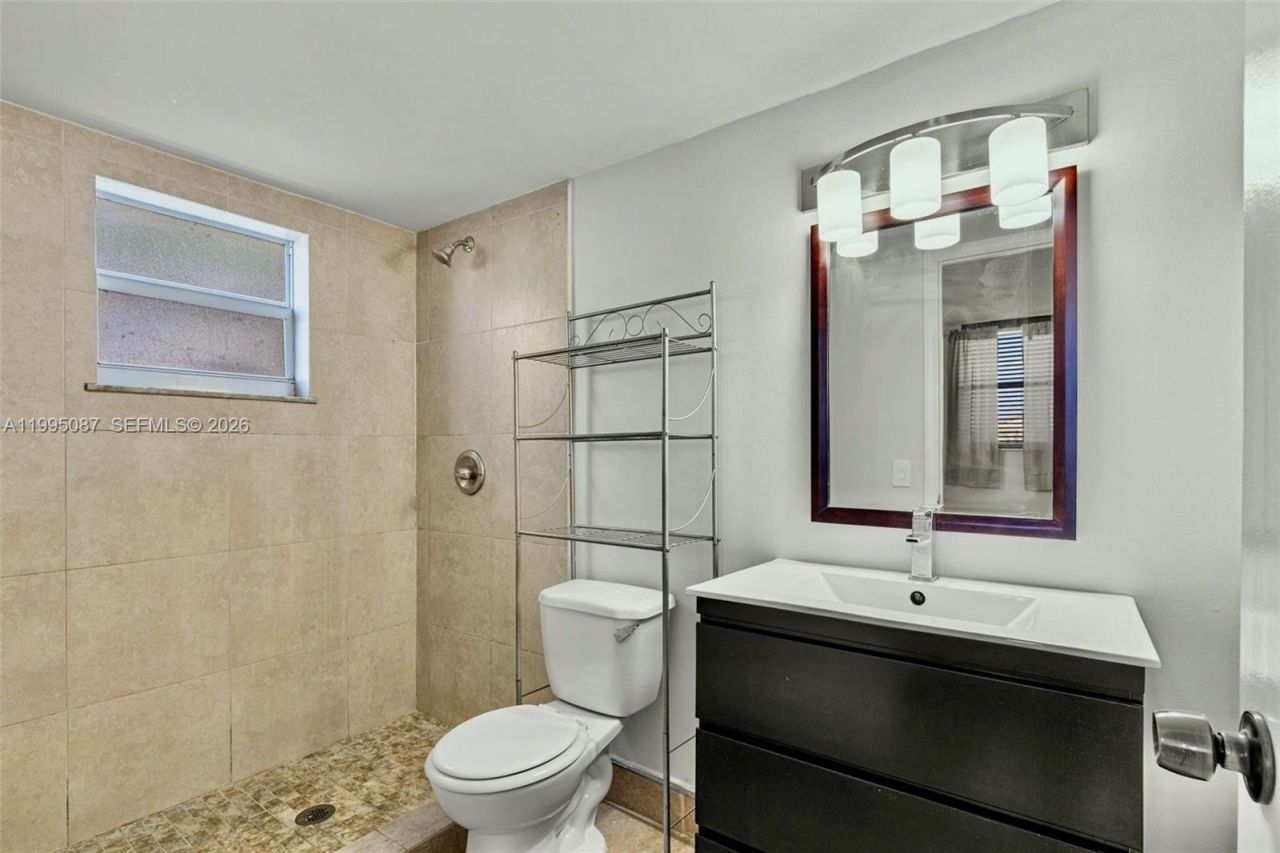 1830 Dixieanna St, Unit 102, Hollywood, FL 33020 Photo