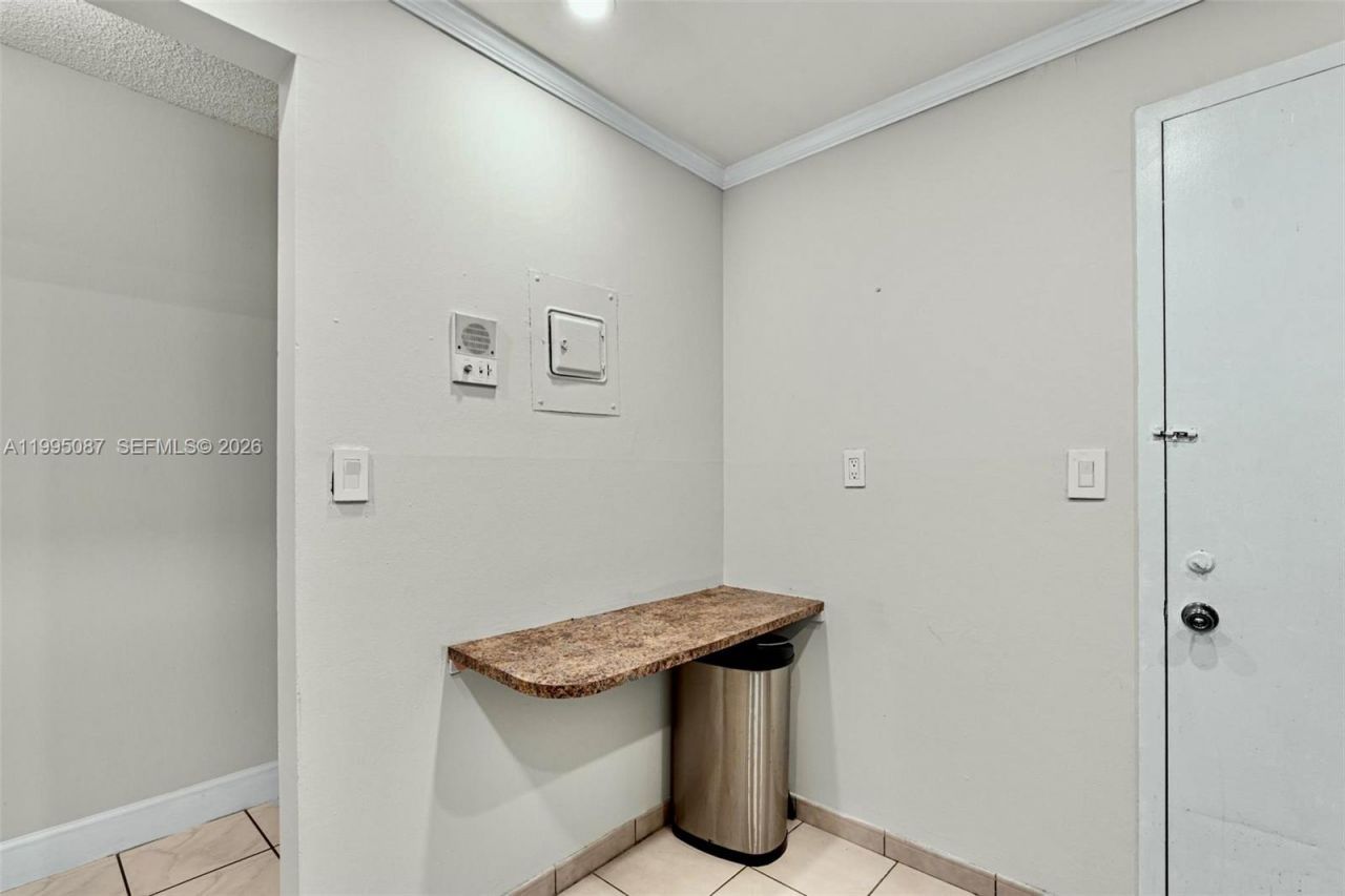 1830 Dixieanna St, Unit 102, Hollywood, FL 33020 Photo