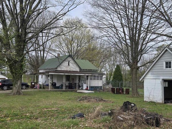 1821 1st Ave Street, Loogootee, IN 47553