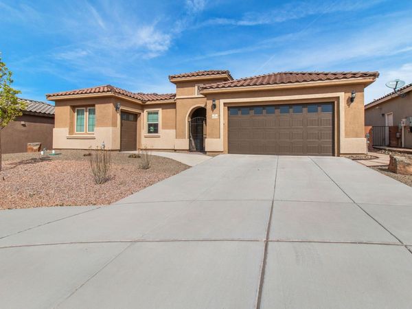 4719 Las Plazuelas, Santa Fe, NM 87507