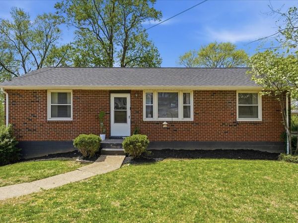 250 Bonnacroft Dr , Hermitage, TN 37076