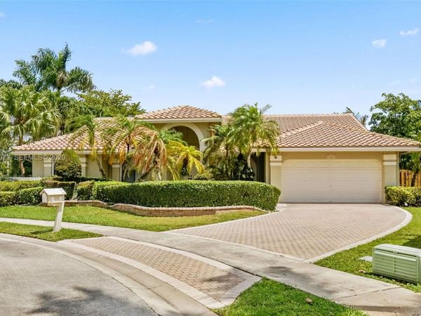 11021 NW 7th St, Plantation, FL 33324