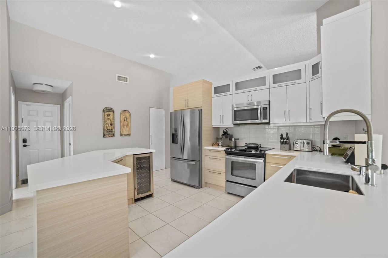 11021 NW 7th St, Plantation, FL 33324 Photo