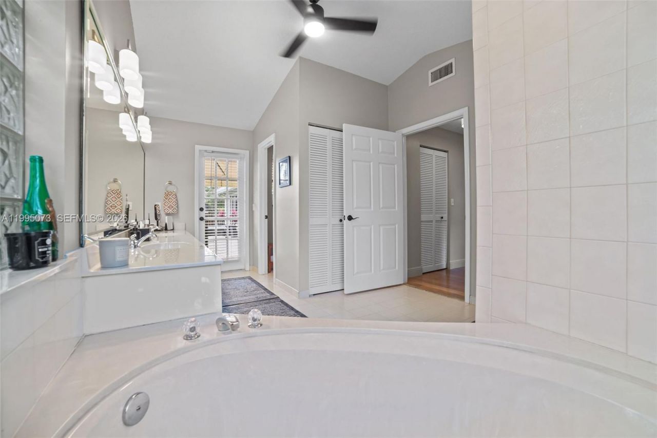 11021 NW 7th St, Plantation, FL 33324 Photo