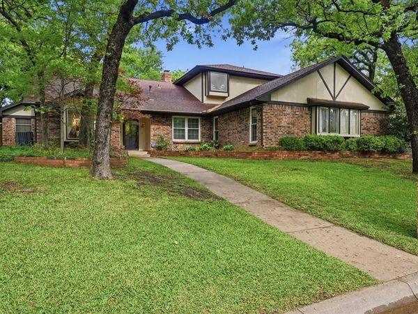2900 Greenbrook Drive, Arlington, TX 76016