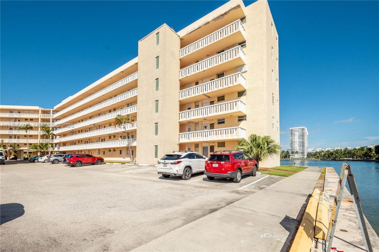 2999 Point East Dr, Unit C109, Aventura, FL 33160 Photo