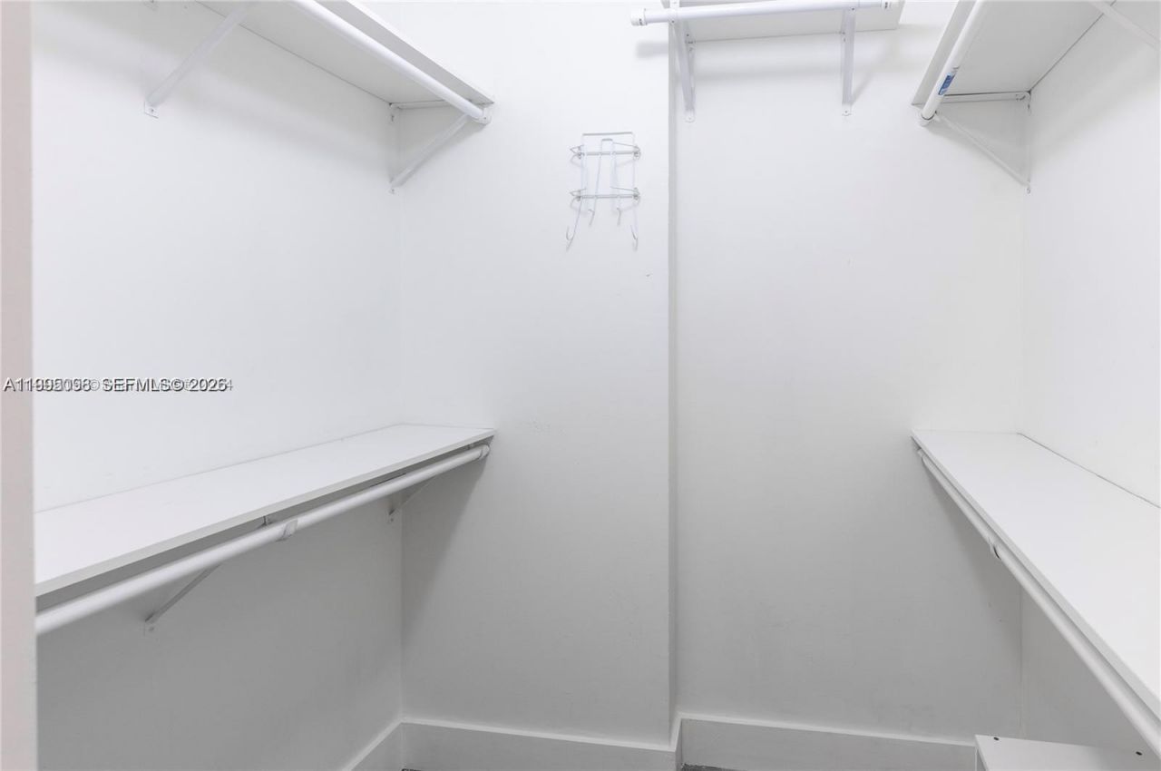 6061 Collins Ave , Unit 7D, Miami Beach, FL 33140 Photo