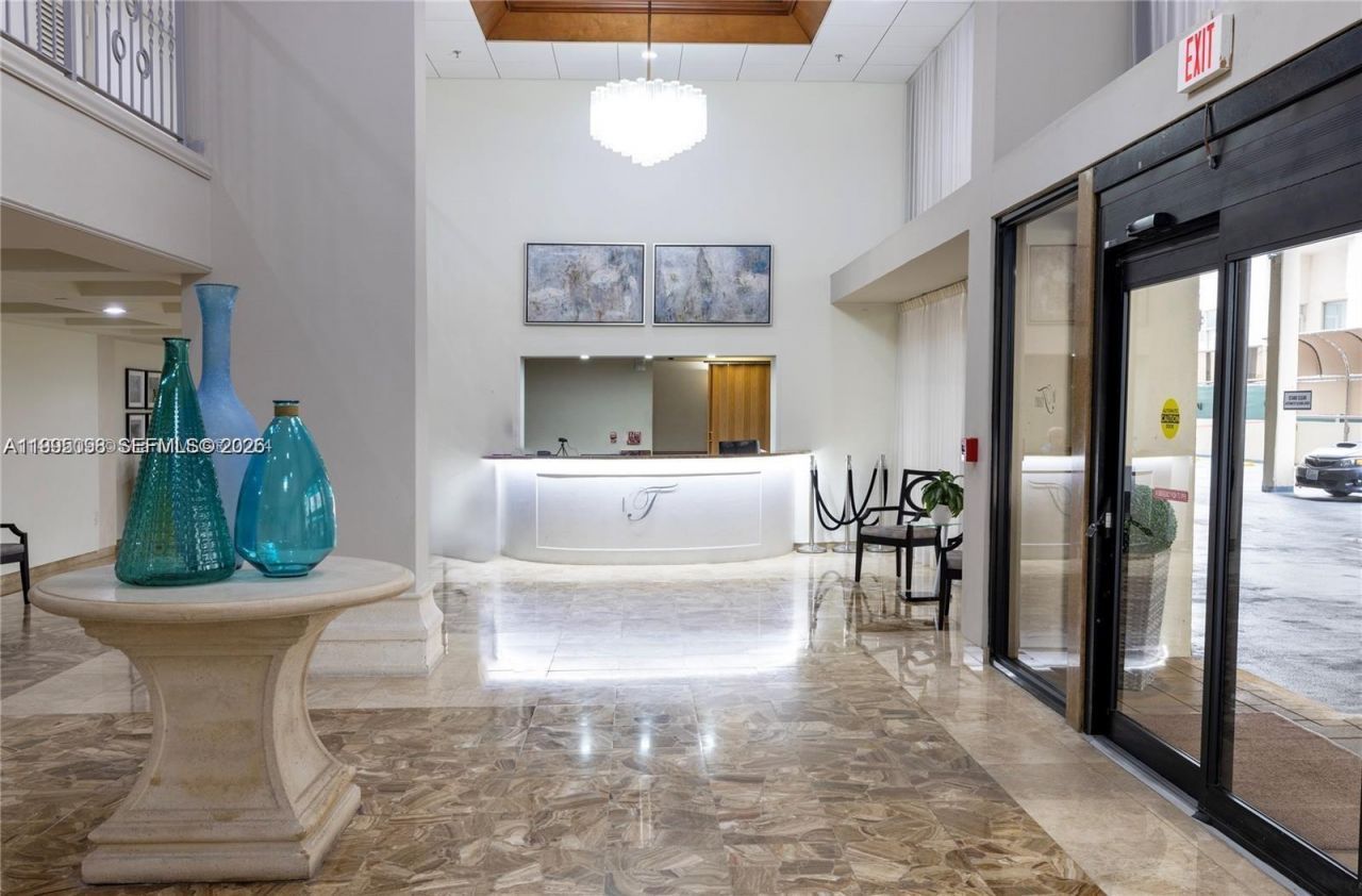 6061 Collins Ave , Unit 7D, Miami Beach, FL 33140 Photo