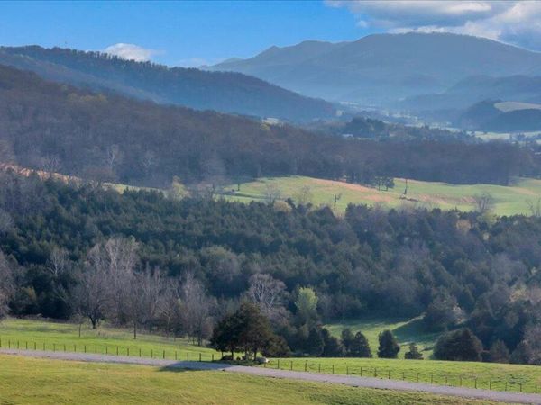 484 Mill Pointe RD , Blacksburg, VA 24060