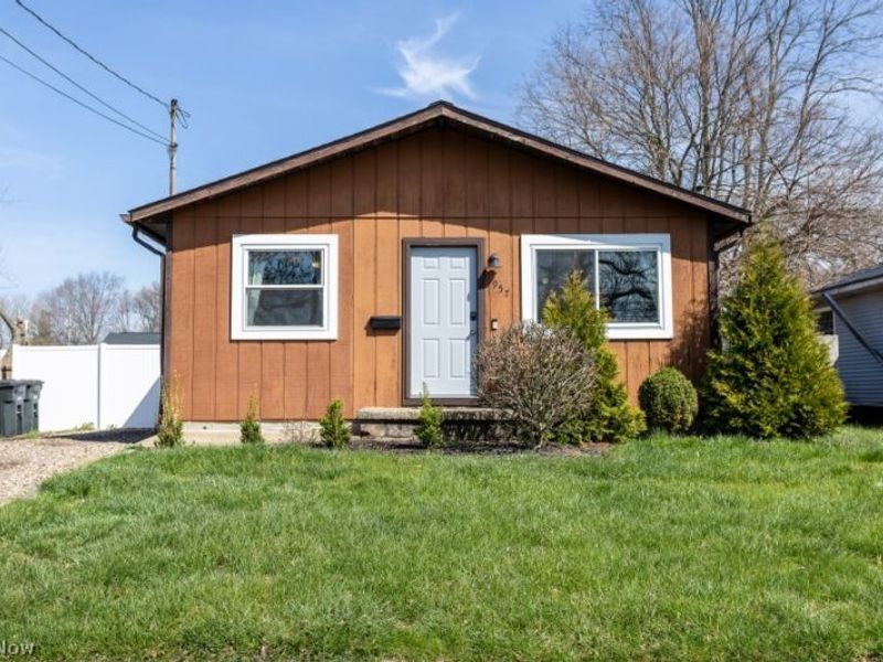 957 Carnegie Avenue, Akron, OH 44314 Photo 2