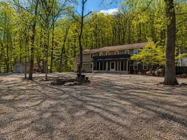 90 Emmans Rd, Roxbury, NJ 07852