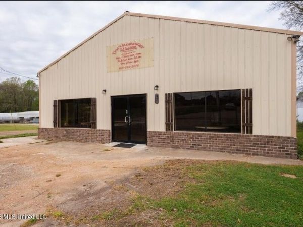 125 Highway 35 , Walnut Grove, MS 39189
