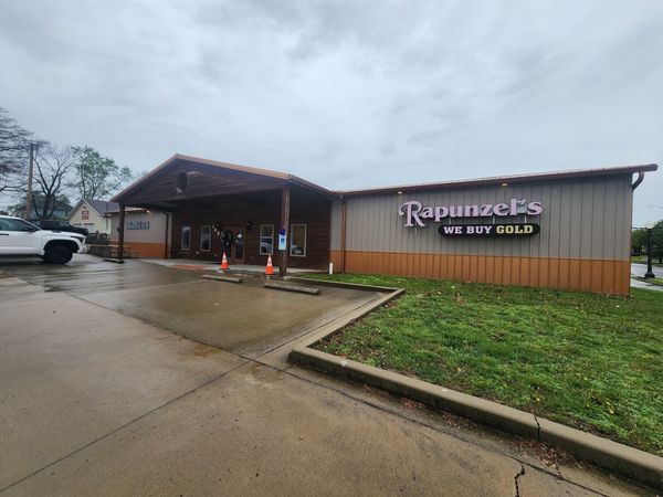 109 W Poplar Street, Harrisburg, IL 62946