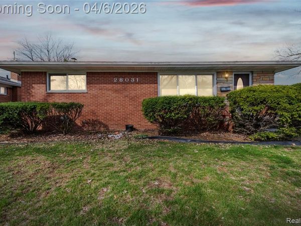 28031 Lorraine Avenue, Warren, MI 48093