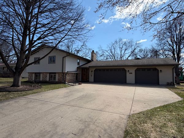 7405 Concerto Curve NE, Fridley, MN 55432