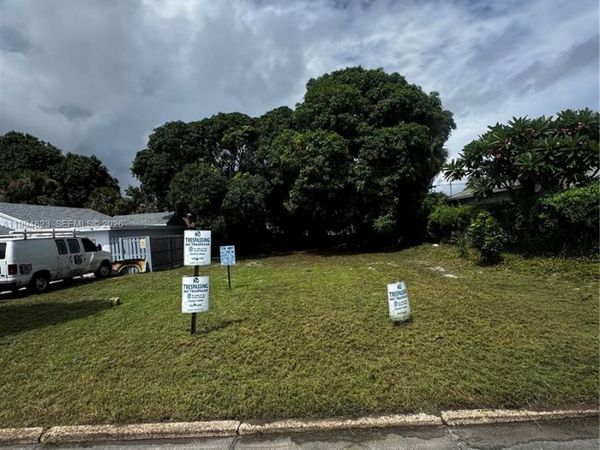 627 56th St , West Palm Beach, FL 33407