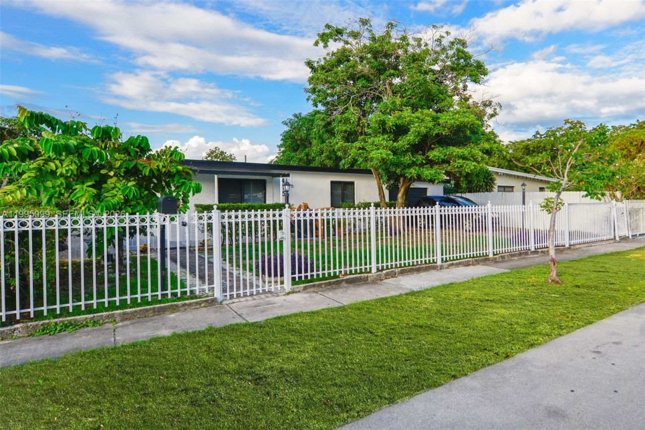 415 NW 133rd St, North Miami, FL 33168 Photo